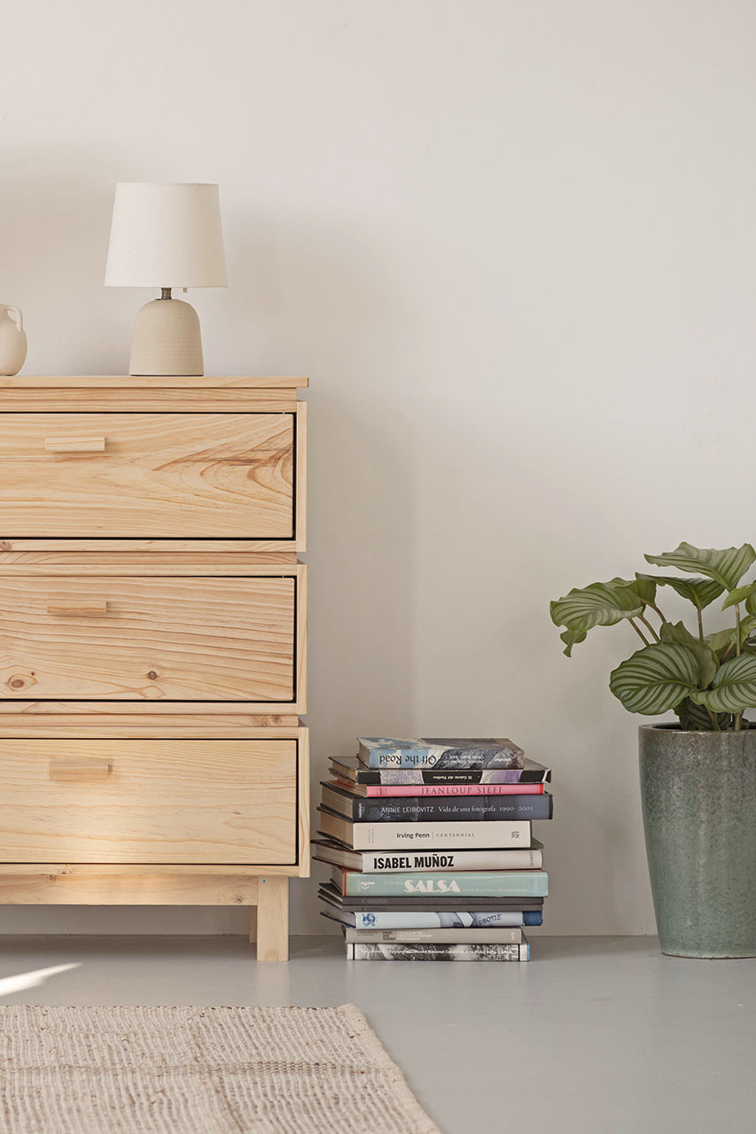 Imagen de ambiente 4 para:Cajonera de tres cajones de madera